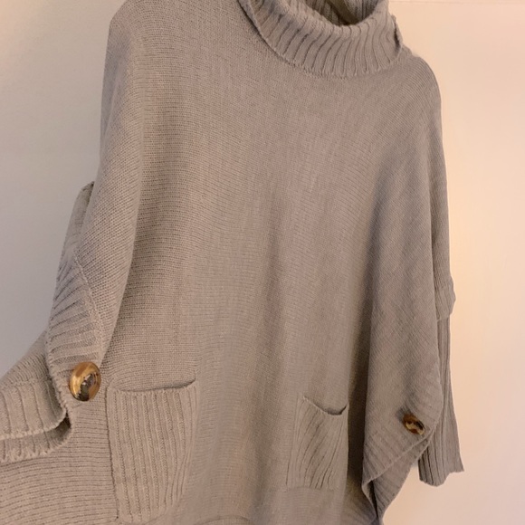 BLOOMINGDALES Poncho - Picture 5 of 8